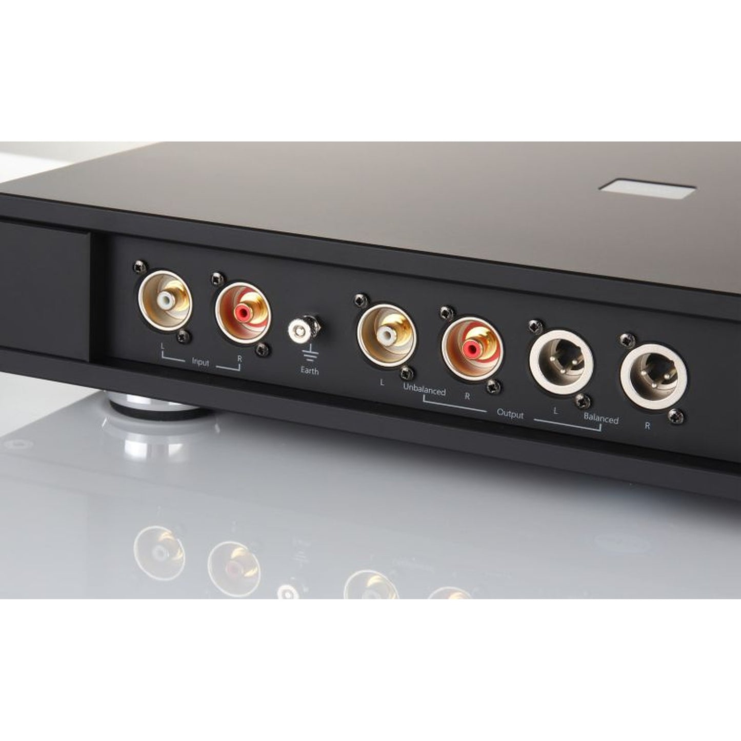 Rega Aura Reference MC Phonostufe Anschlussfeld mit Cinch- und XLR-Buchsen