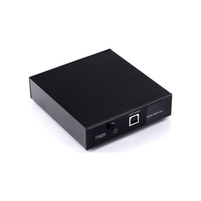 Rega Fono Mini A2D Phono-Vorverstärker, Schrägansicht Frontpartie mit USB-Anschluss