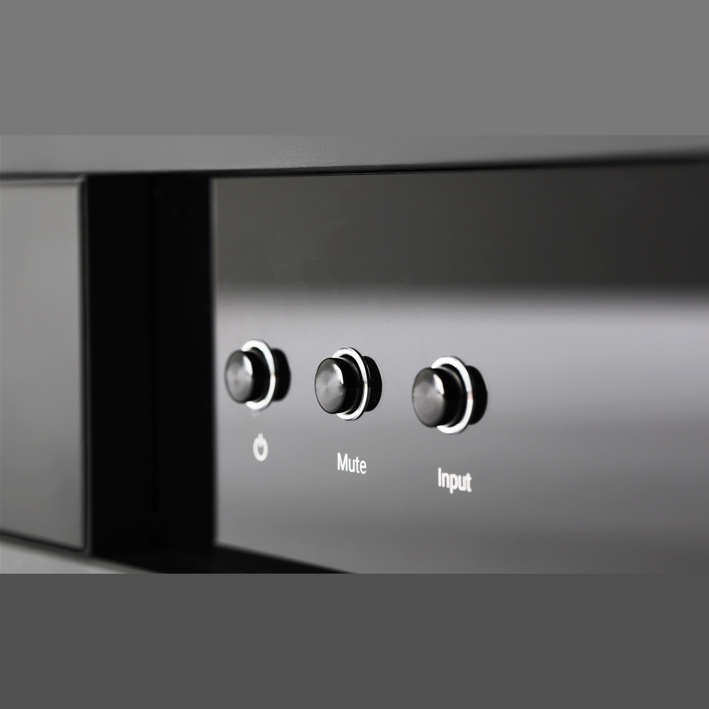 Rega Mercury Referenz-Vorverstärker, Detailansicht Bedientasten Power, Mute und Input