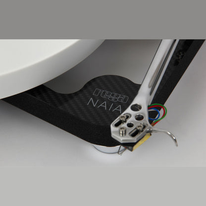 Rega Naia Plattenspieler, Detailansicht Headshell mit Tonabnehmer