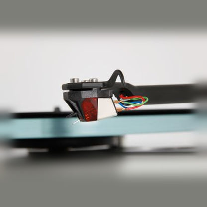 Rega Nd3 MM-Tonabnehmer montiert am Tonarm