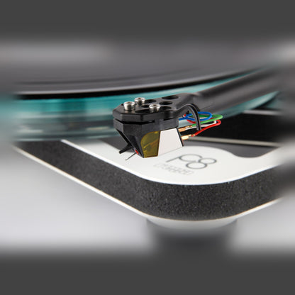 Rega Nd7 MM-Tonabnehmer montiert am Tonarm Detailansicht