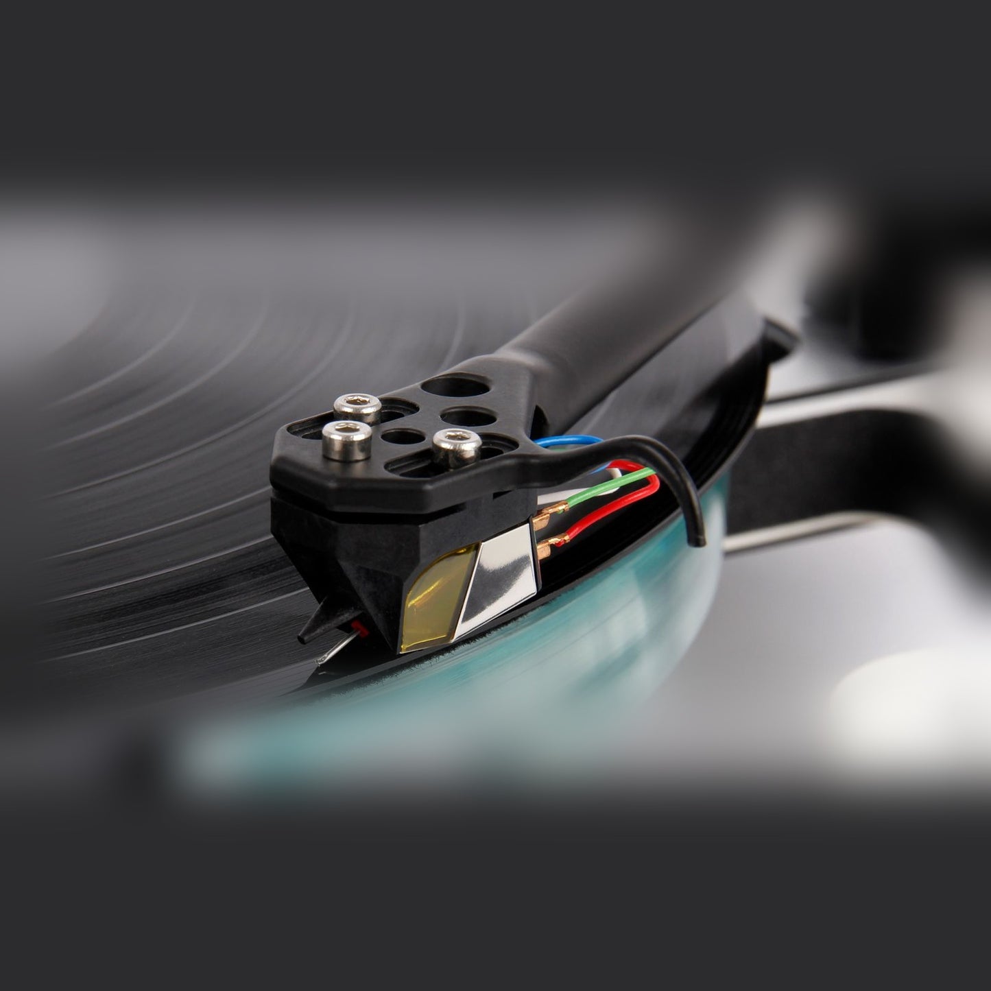 Rega Nd7 MM-Tonabnehmer montiert am Tonarm Kabelanschluss