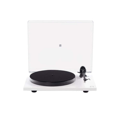 Rega Planar 1 Plus Plattenspieler Weiss Frontansicht mit geöffneter Staubschutzhaube