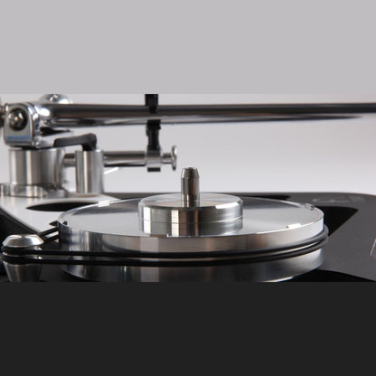 Rega Planar 10 Plattenspieler, Schwarz, Detailansicht Plattenteller-Spindel