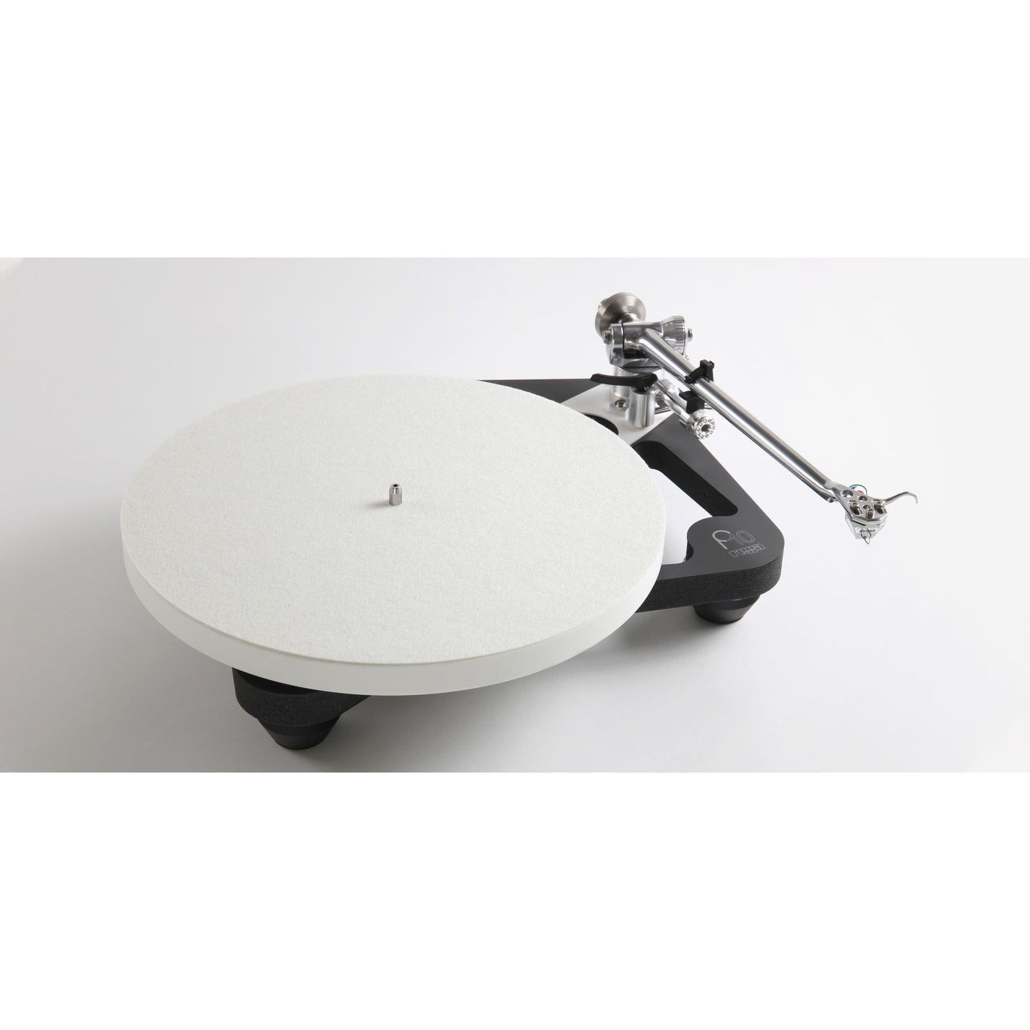 Rega Planar 10 Plattenspieler, Schwarz, Schrägansicht mit RB3000 Tonarm