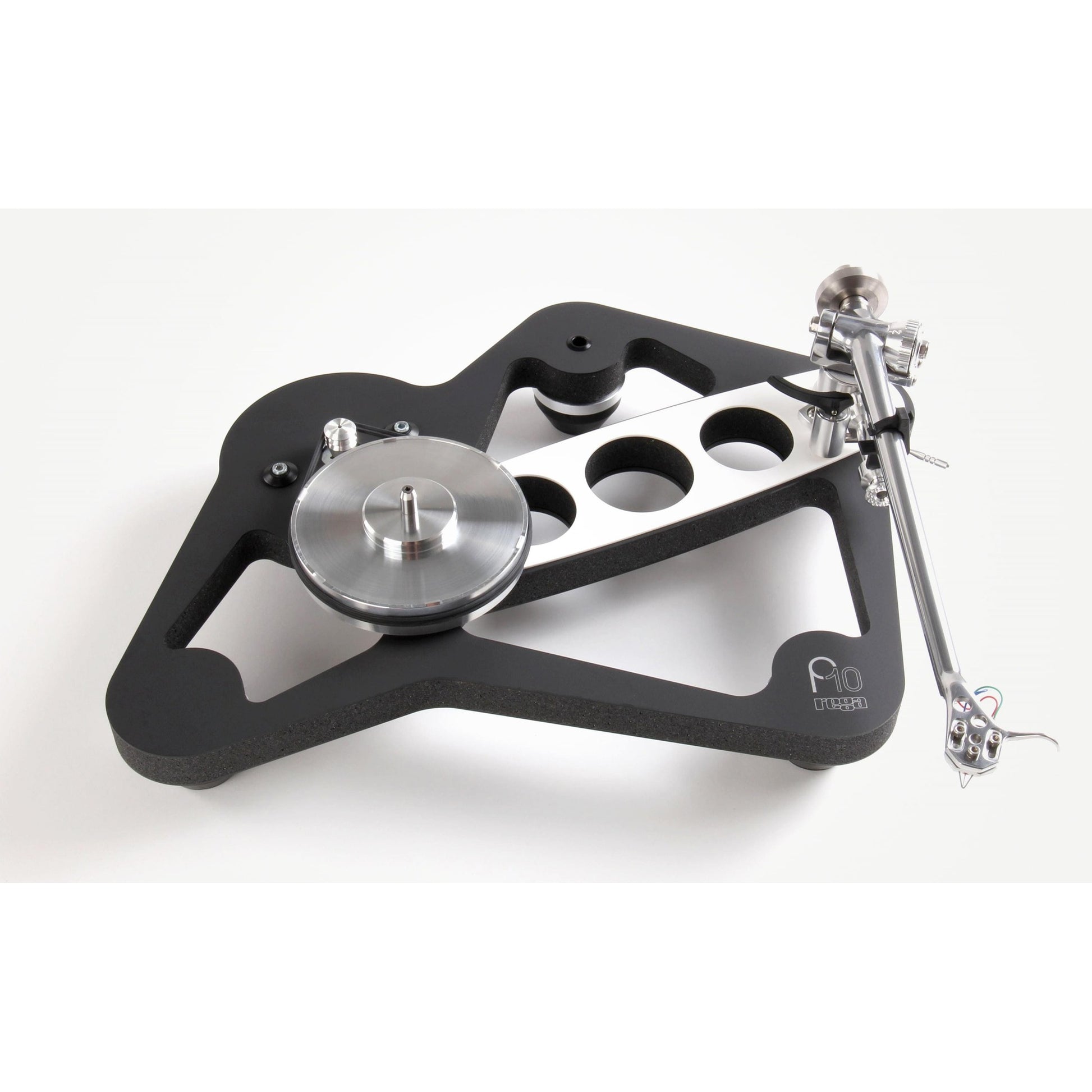 Rega Planar 10 SE 1 Swiss Edition Plattenspieler, Schrägansicht auf Subteller und Tonarm ohne Glasteller