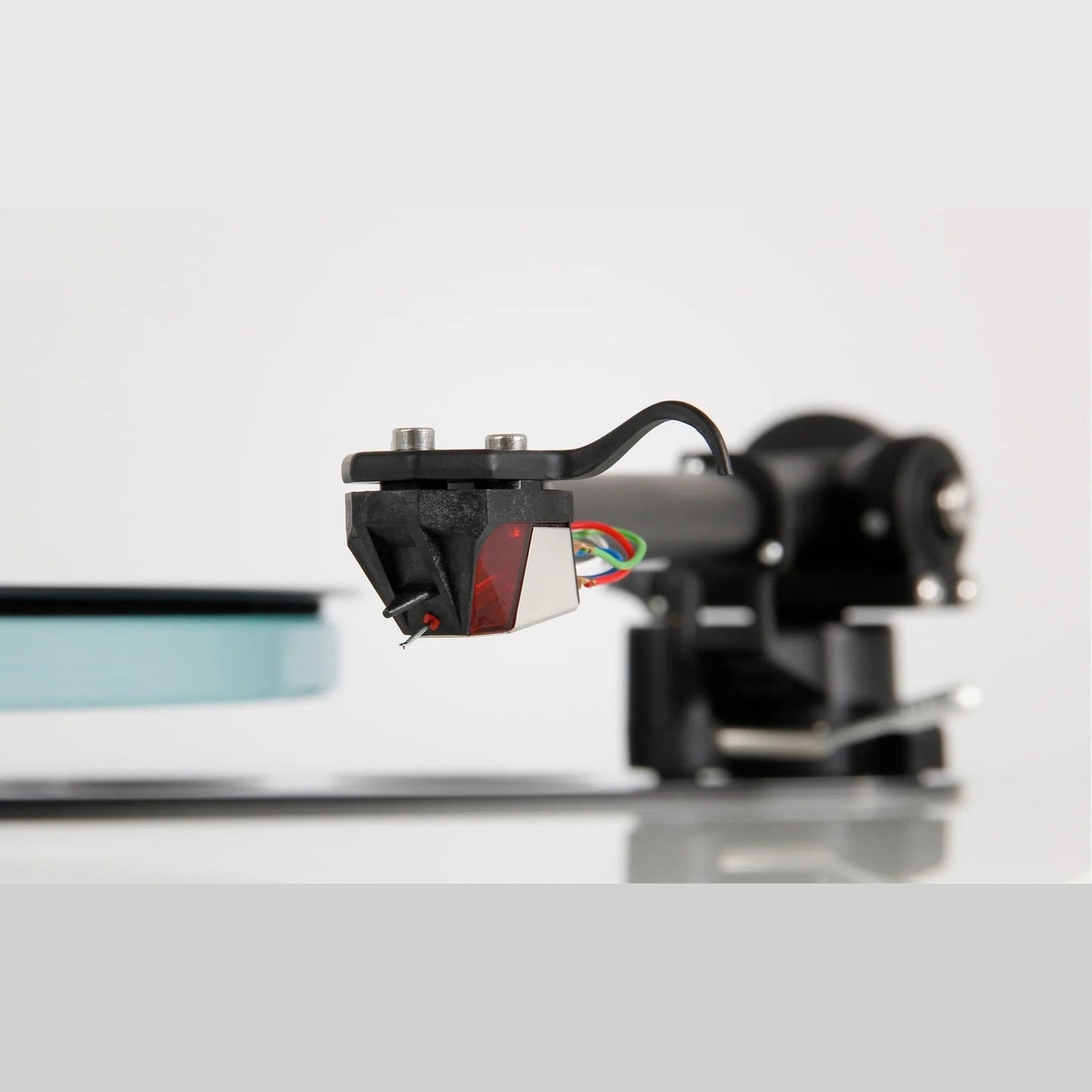 Rega Planar 2 Nd3 Plattenspieler Walnuss Detailansicht Nd3 Tonabnehmer