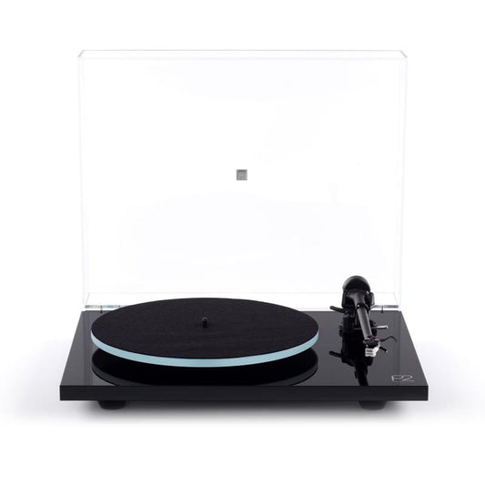 Rega Planar 2 Plattenspieler Schwarz Frontansicht mit Staubschutzhaube