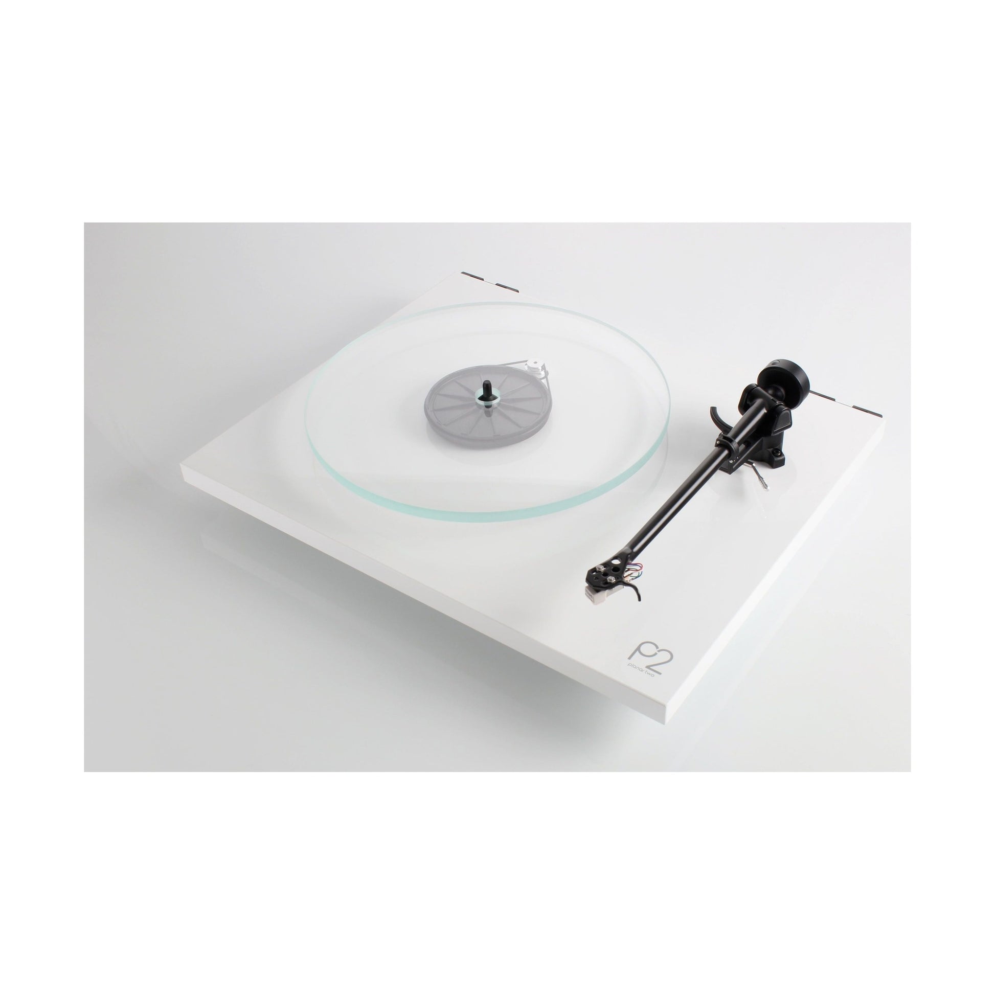 Rega Planar 2 Plattenspieler Weiss Schrägansicht auf Glasteller und Tonarm