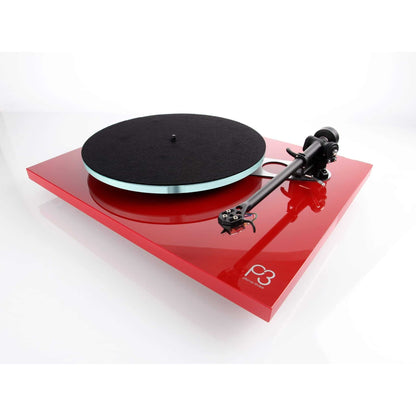 Rega Planar 3 Plattenspieler, Rot, Schrägansicht mit montiertem Tonabnehmer