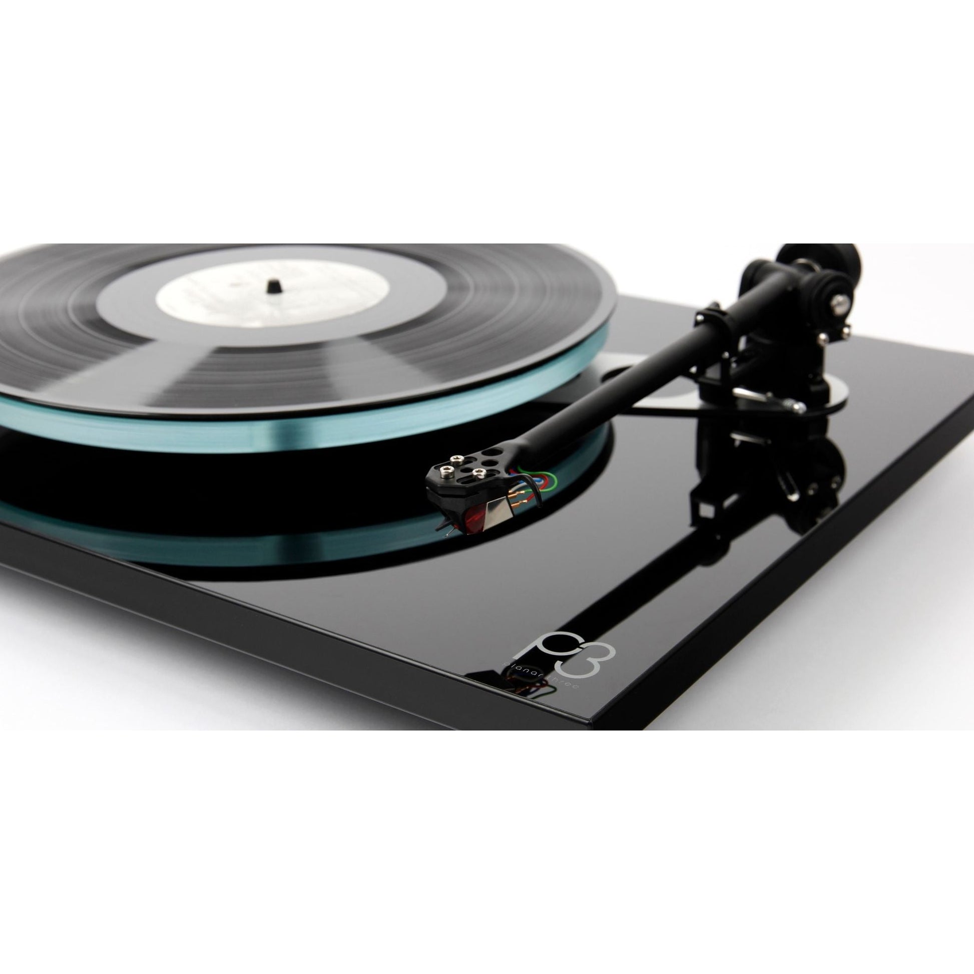 Rega Planar 3 Plattenspieler, Schwarz, Detailansicht RB330 Tonarm mit Tonabnehmer