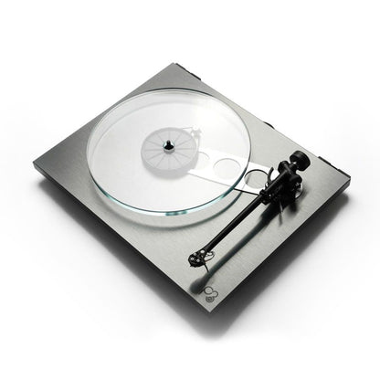Rega Planar 3 RS Edition Plattenspieler Draufsicht auf Glasteller und Tonarm