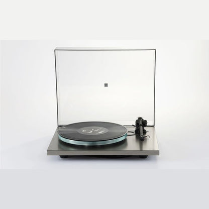 Rega Planar 6 RS Plattenspieler, Frontansicht mit geöffneter Haube