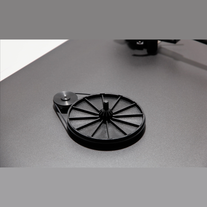 Rega Planar 78 Plattenspieler Schwarz Detailansicht Subteller und Antriebsriemen