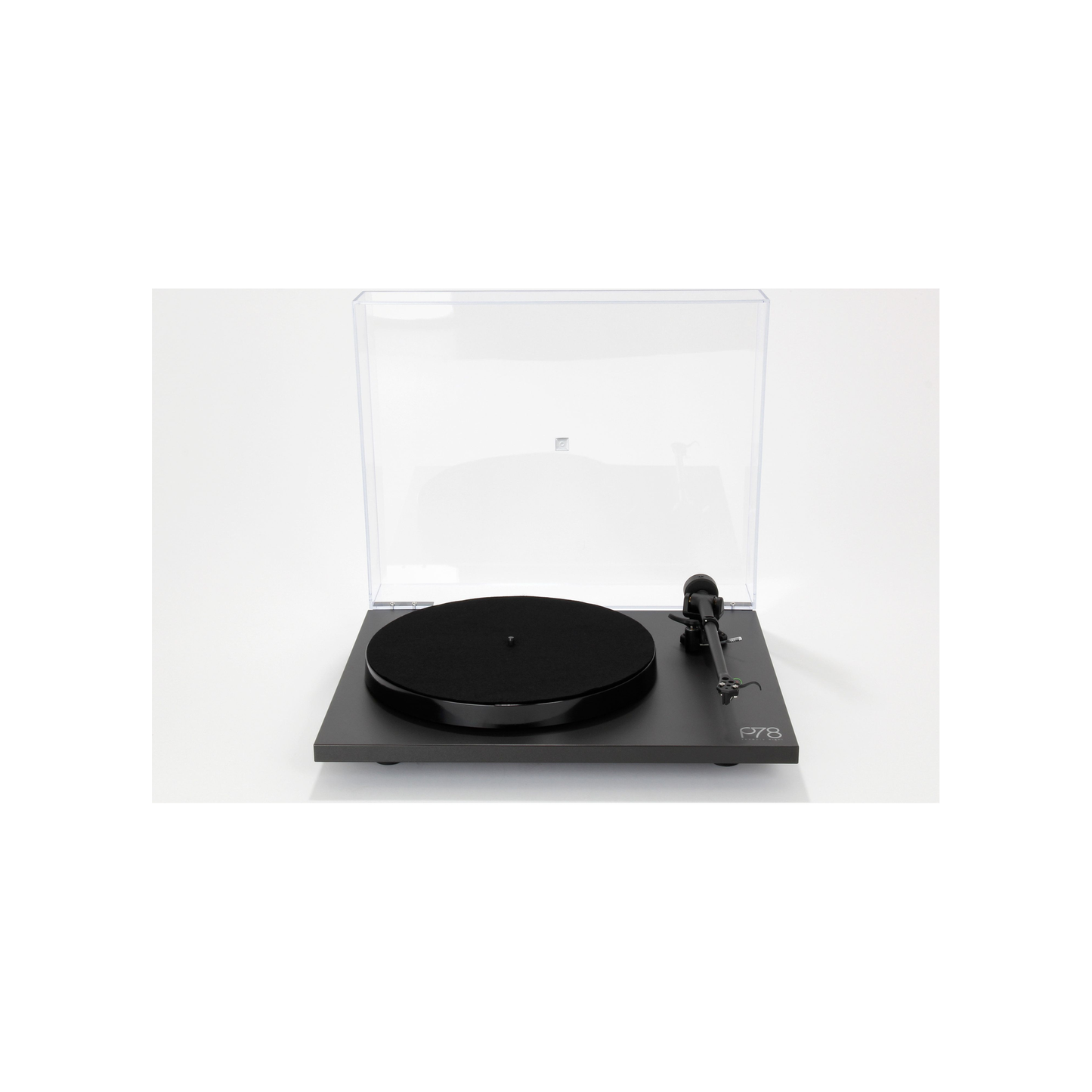 Rega Planar 78 Plattenspieler Schwarz Frontansicht von rechts mit Filzmatte