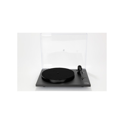 Rega Planar 78 Plattenspieler Schwarz Frontansicht von rechts mit Filzmatte