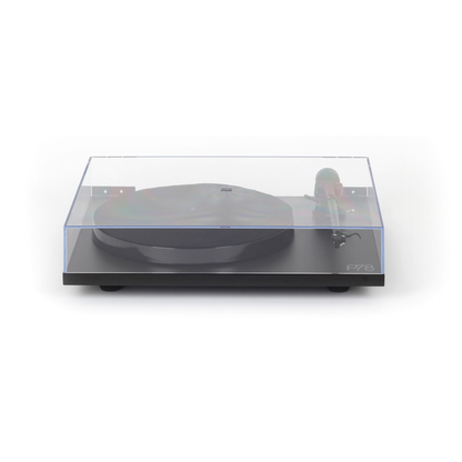 Rega Planar 78 Plattenspieler Schwarz Seitenansicht mit geschlossener Staubschutzhaube