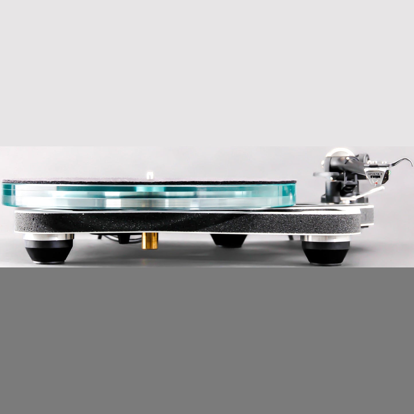 Rega Planar 8 Plattenspieler, Weiss, Seitenansicht mit Filzmatte und Antriebsriemen