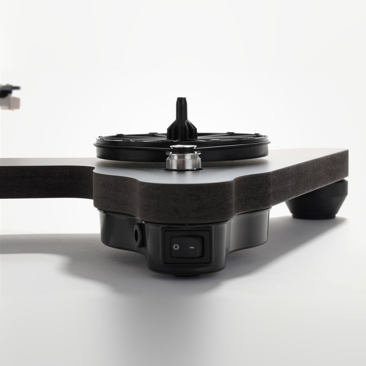 Rega Replay Plattenspieler mit Carbon-Tonabnehmer, Detailansicht 2