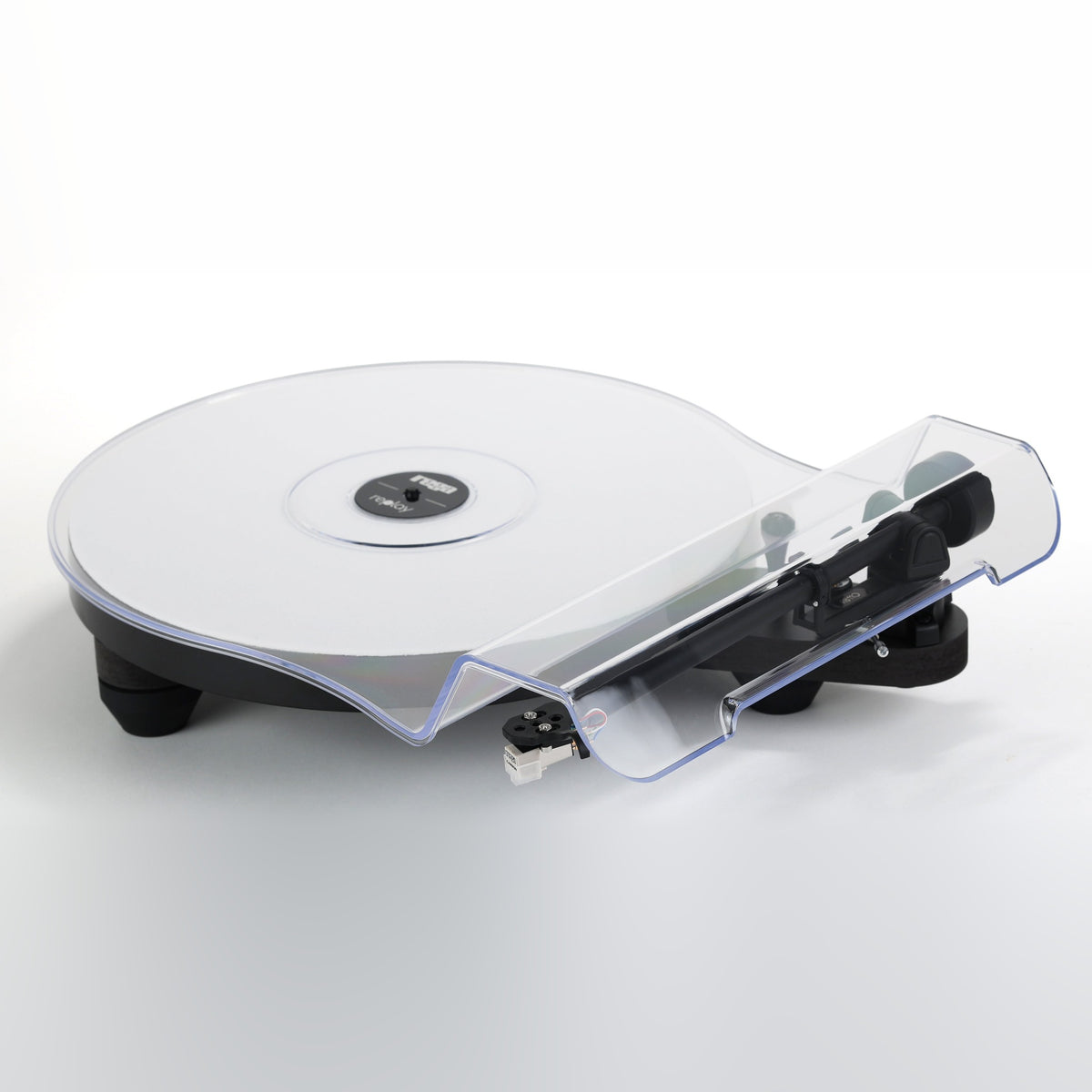 Rega Replay Plattenspieler mit Carbon-Tonabnehmer, Schrägansicht 2