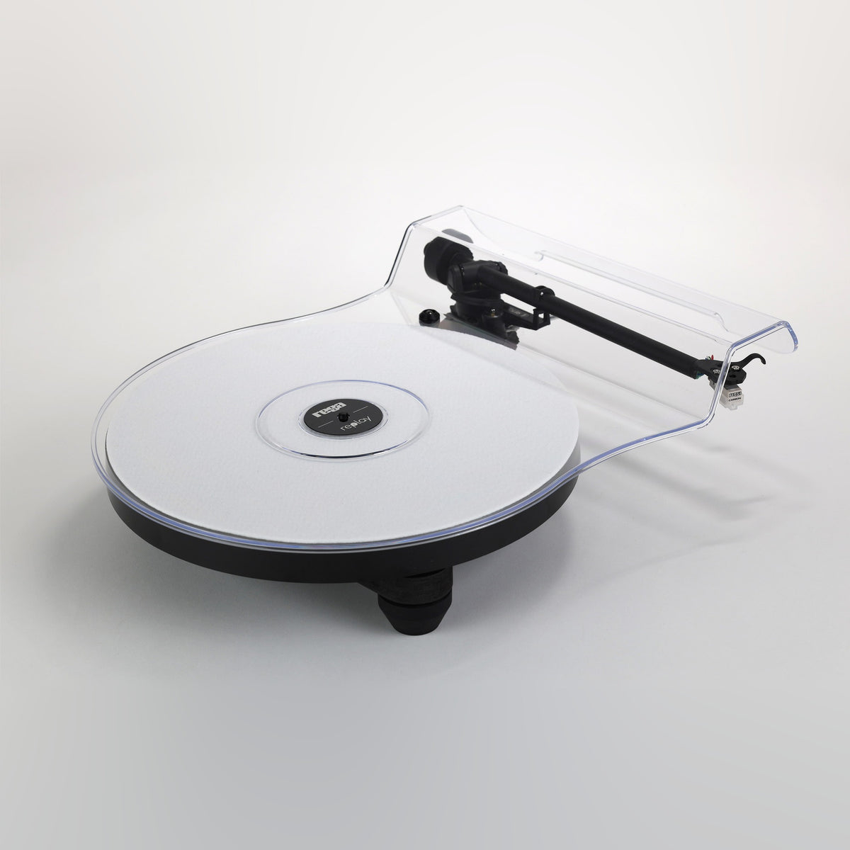 Rega Replay Plattenspieler mit Carbon-Tonabnehmer, Schrägansicht 4