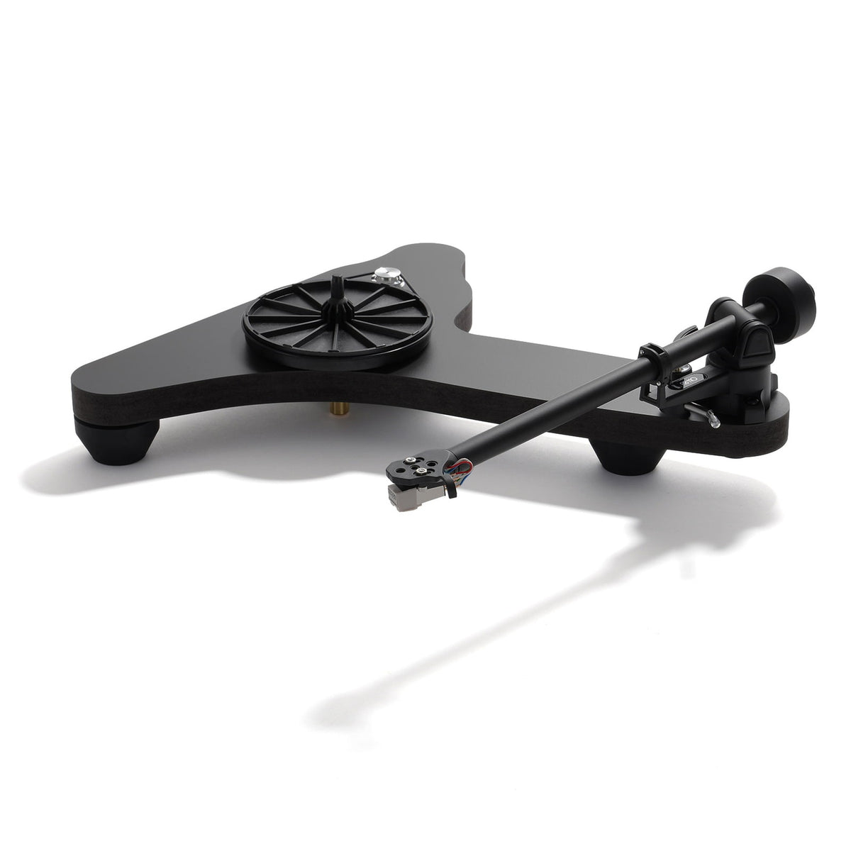 Rega Replay Plattenspieler mit Carbon-Tonabnehmer, Schrägansicht