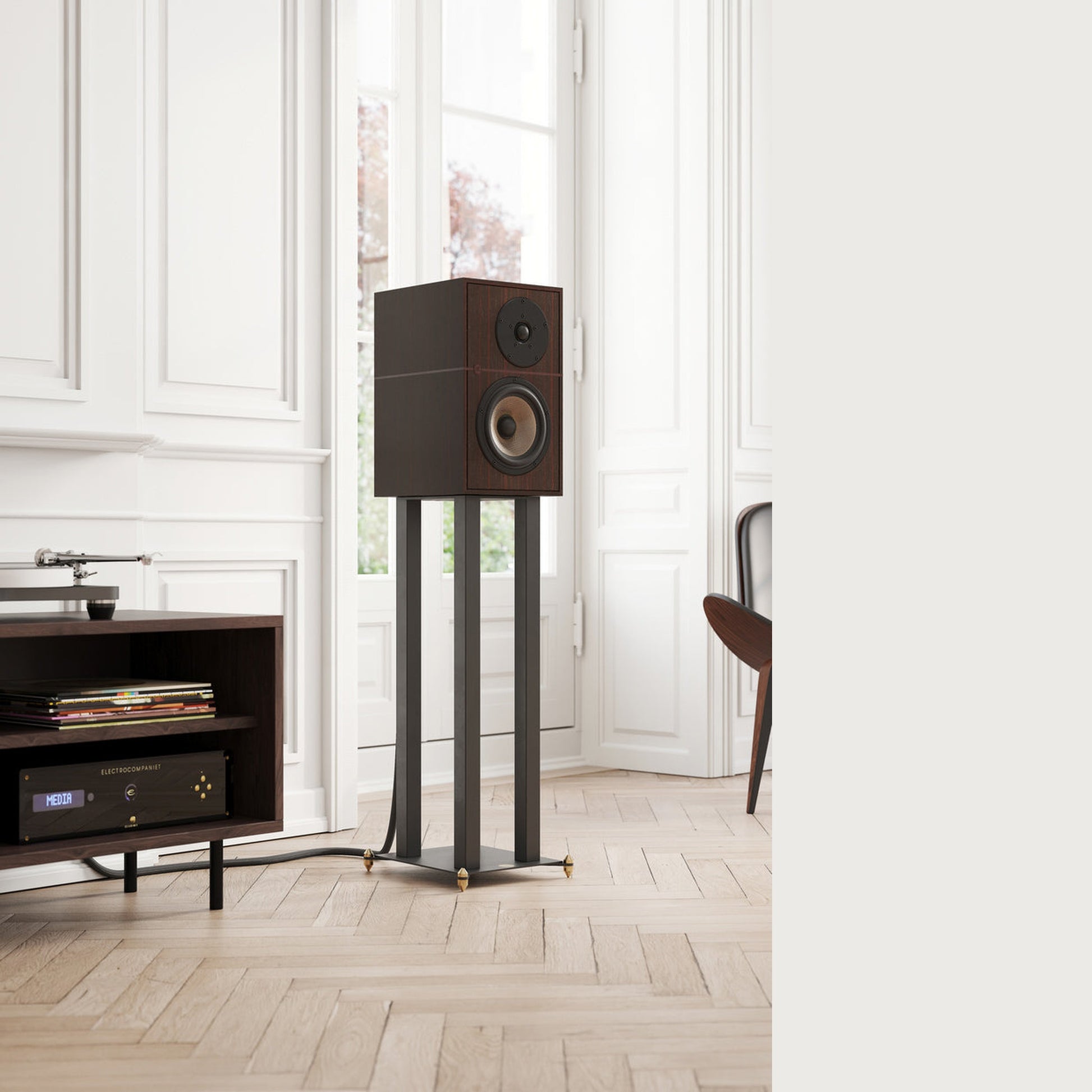 Revival Audio Atalante 3 Regallautsprecher Ebony Lifestyle im Wohnraum am Fenster