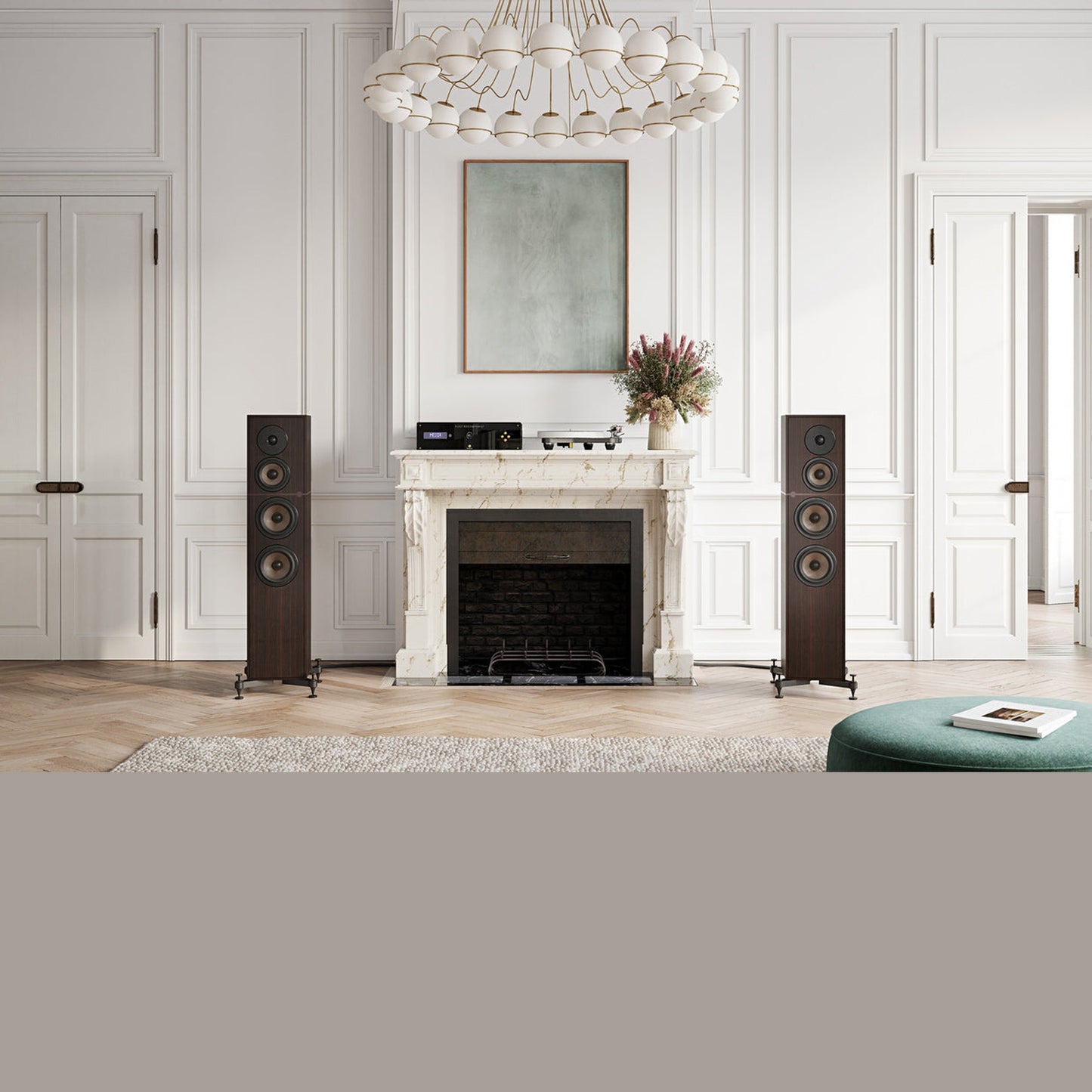 Revival Audio Atalante 4 Standlautsprecher Ebony Lifestyle im Wohnraum am Cheminée