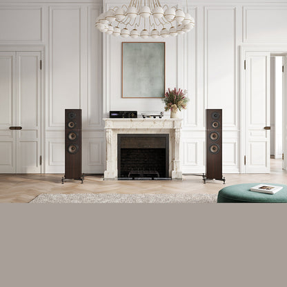Revival Audio Atalante 4 Standlautsprecher Ebony Lifestyle im Wohnraum am Cheminée