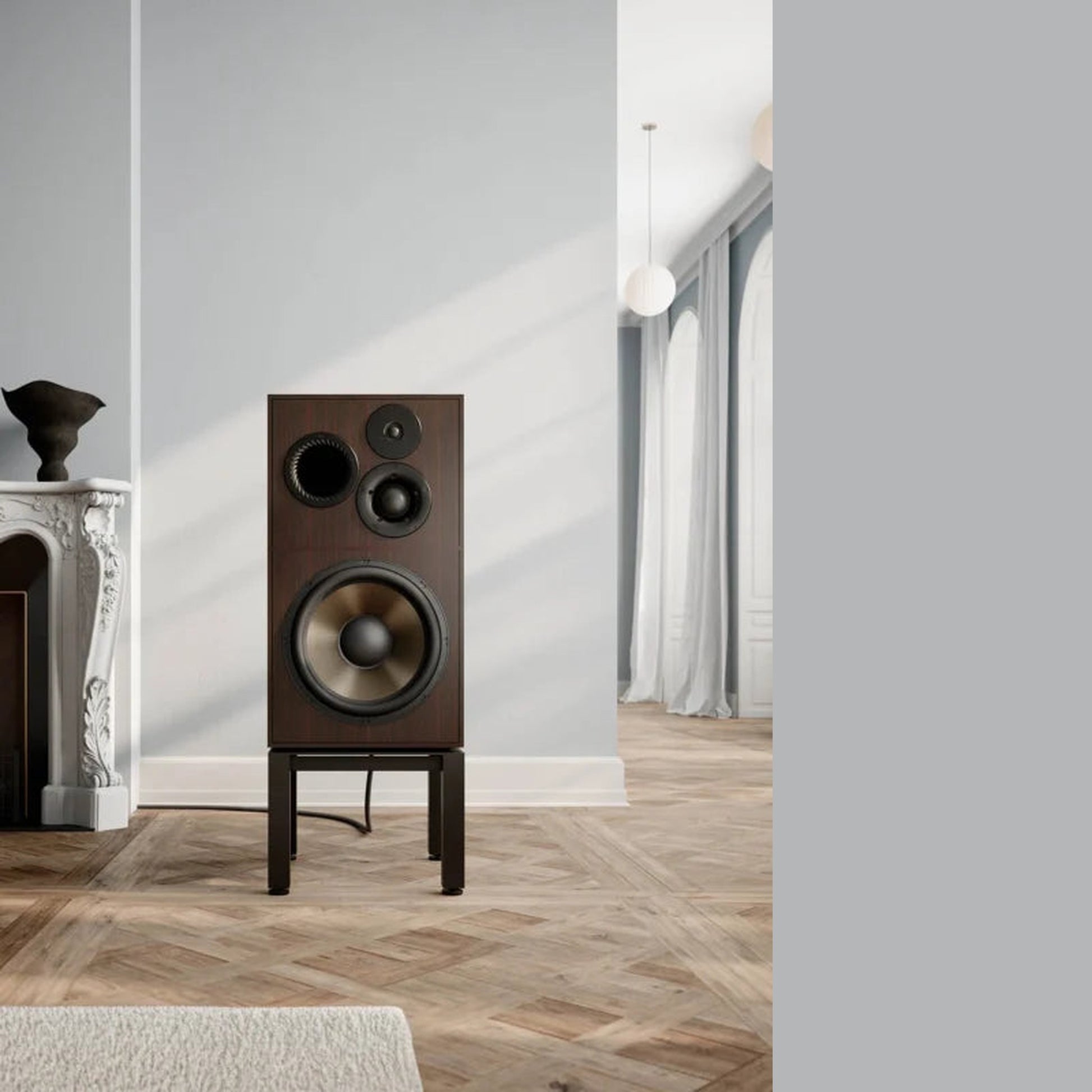 Revival Audio Atalante 7 Stand Lautsprecher-Ständer Lifestyle mit Atalante 7 Évo Lautsprecher Ebony im Wohnraum