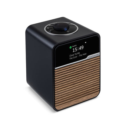 Ruark R1S Smart Radio mit WLAN & DAB+ Schwarz Schrägansicht mit Drehregler und Antenne