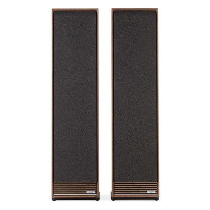 Ruark Audio Talisman-R Standlautsprecher Nussbaum Frontansicht Stereopaar mit Frontbespannung