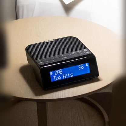 Sangean DCR-90BT DAB+ Radiowecker, Black, Lifestyle auf rundem Tisch