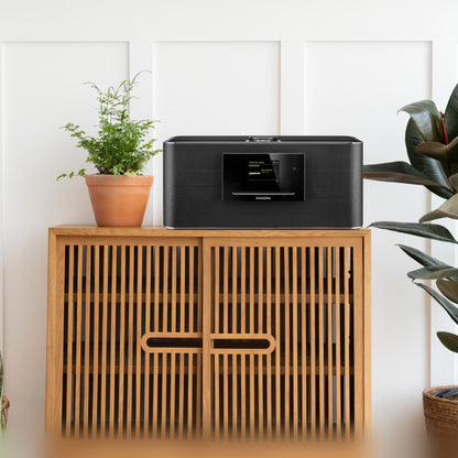 Sangean DDR-75BT Internetradio mit CD & DAB+, Lifestyle auf Holz-Sideboard