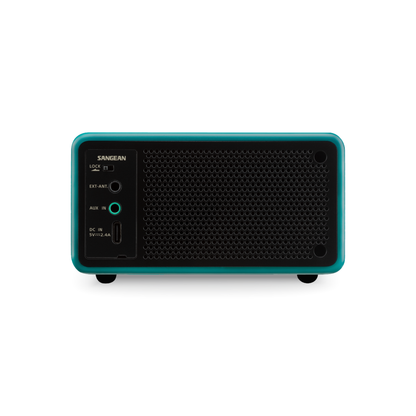 Sangean DDR-7X DAB+ Holzradio mit Akku Rückansicht mit EXT-ANT-Buchse, AUX-Eingang und USB-C-Stromanschluss in Green