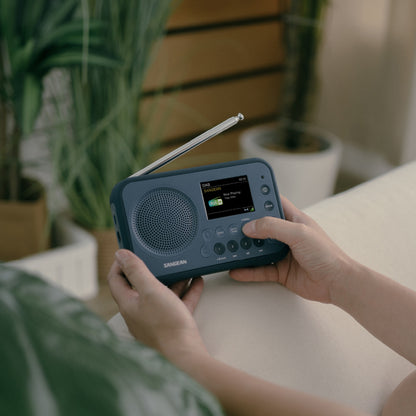 Sangean DPR-76BT DAB+ Radio Lifestyle im Wohnraum in Dark Blue
