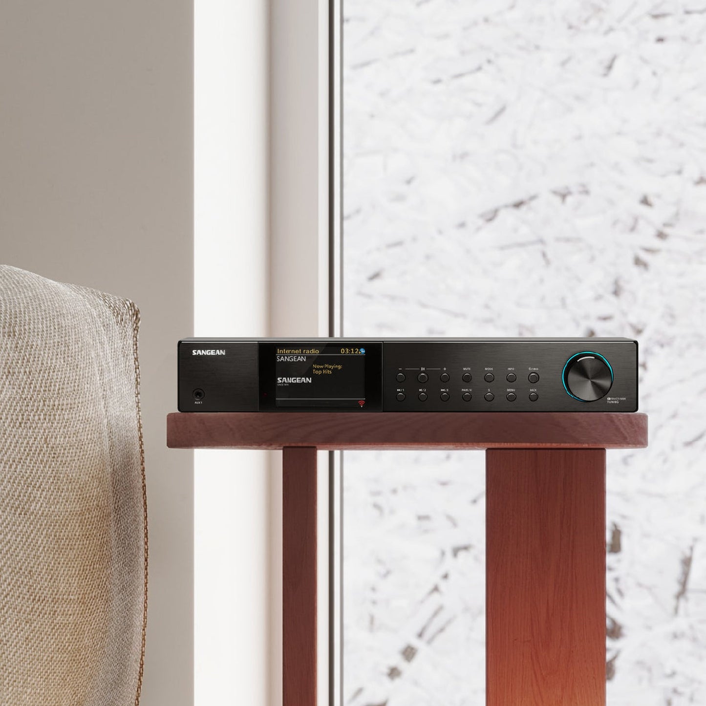 Sangean WFT-4 Internetradio & DAB+ Receiver Lifestyle auf schmalem Konsolentisch