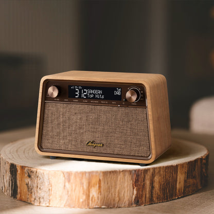 Sangean WR-201D DAB+ Tischradio Lifestyle auf Baumscheibe in Natural Cherry
