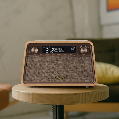 Sangean WR-201D DAB+ Tischradio Lifestyle auf rundem Beistelltisch in Natural Cherry
