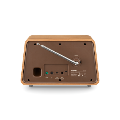Sangean WR-201D DAB+ Tischradio Rückansicht mit Teleskopantenne, AUX-Eingang und Kopfhörerausgang in Natural Cherry