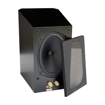 Scansonic HD M15.2 Regallautsprecher in Schwarz, Schrägansicht mit abgenommener Frontabdeckung