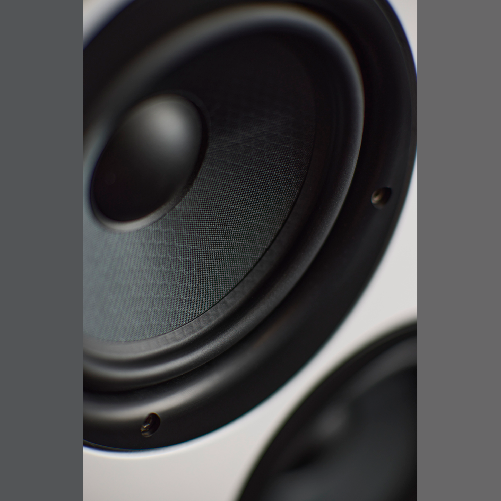 Scansonic HD M15.2 Regallautsprecher Detailansicht Tief-/Mitteltöner mit Honeycomb-Membran in Weiss