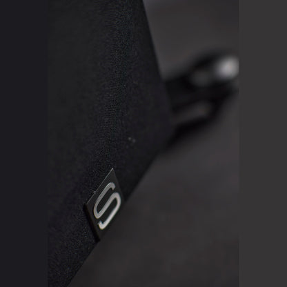 Scansonic HD M30.2 Standlautsprecher Detailansicht Markenemblem auf der Frontabdeckung
