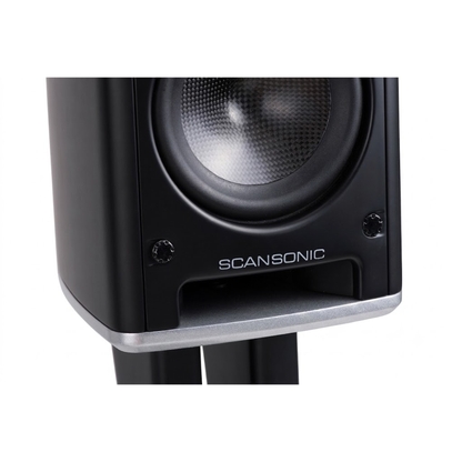 Scansonic HD MB1 B Regallautsprecher Detailansicht Bassreflexöffnung an der Gehäusefront