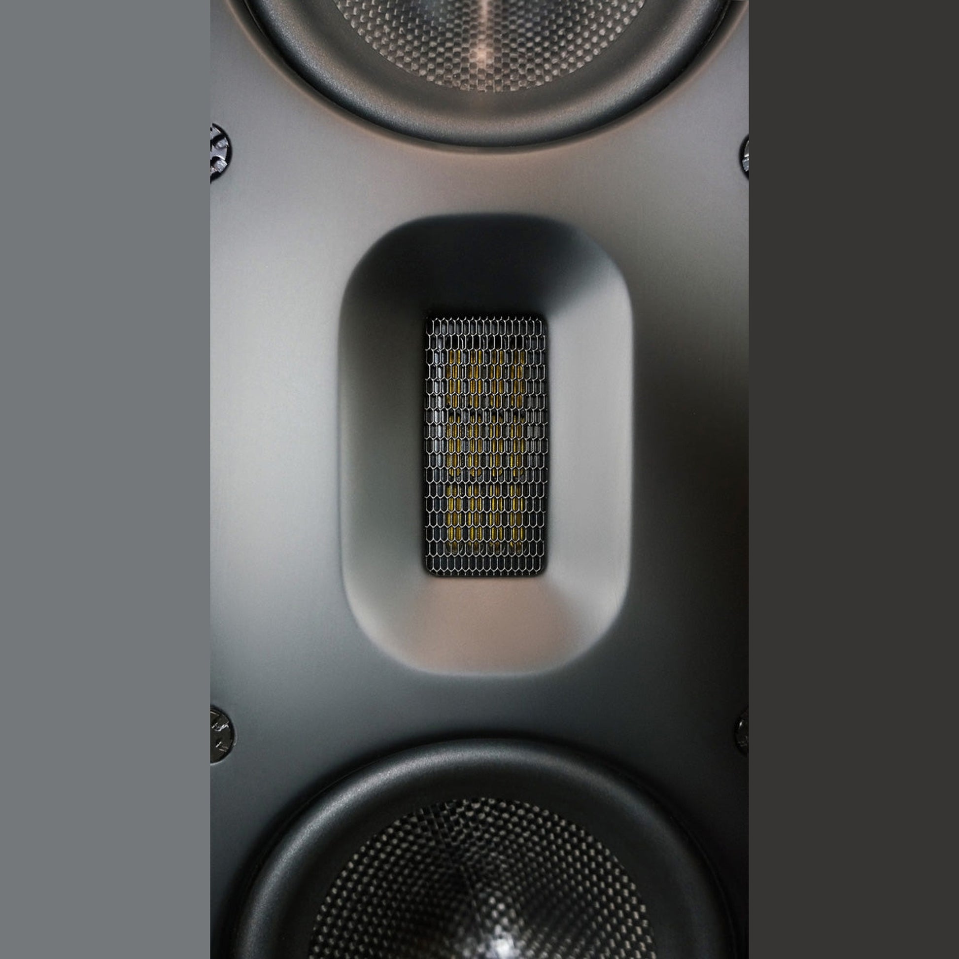 Scansonic HD MB5 B Standlautsprecher Detailansicht Bändchenhochtöner im Wellenleiter