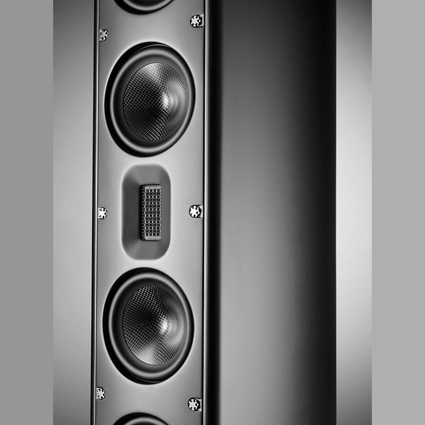 Scansonic HD MB6 B Standlautsprecher Detailansicht Chassisbestückung mit Bändchenhochtöner und Tieftönern