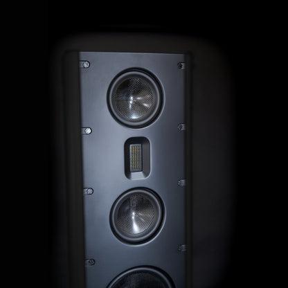 Scansonic HD MB8 B Standlautsprecher Detailansicht Schallwand mit Bändchenhochtöner und Chassisbestückung