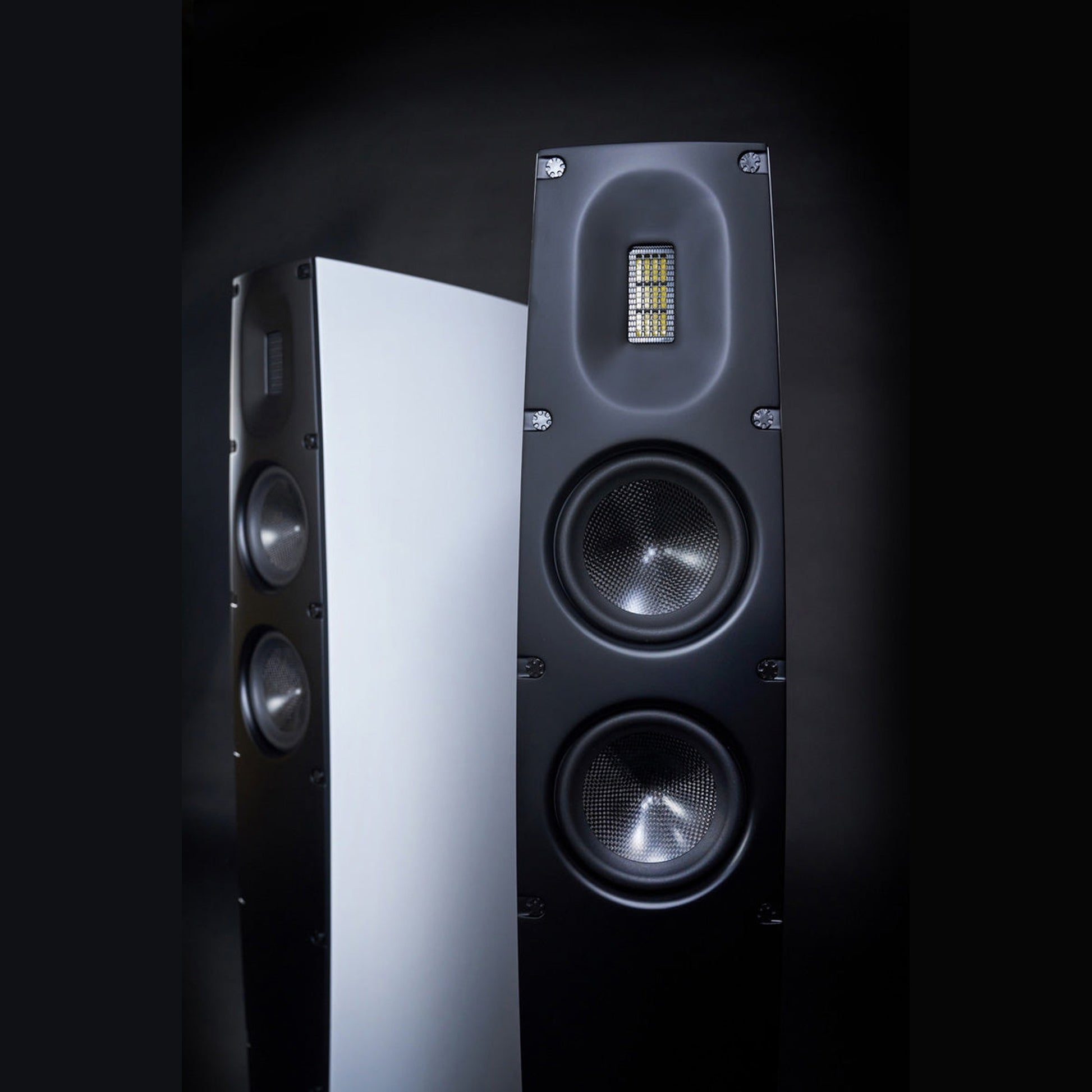 Scansonic HD Q3 Standlautsprecher Detailansicht Schallwand mit Bändchenhochtöner in Weiss