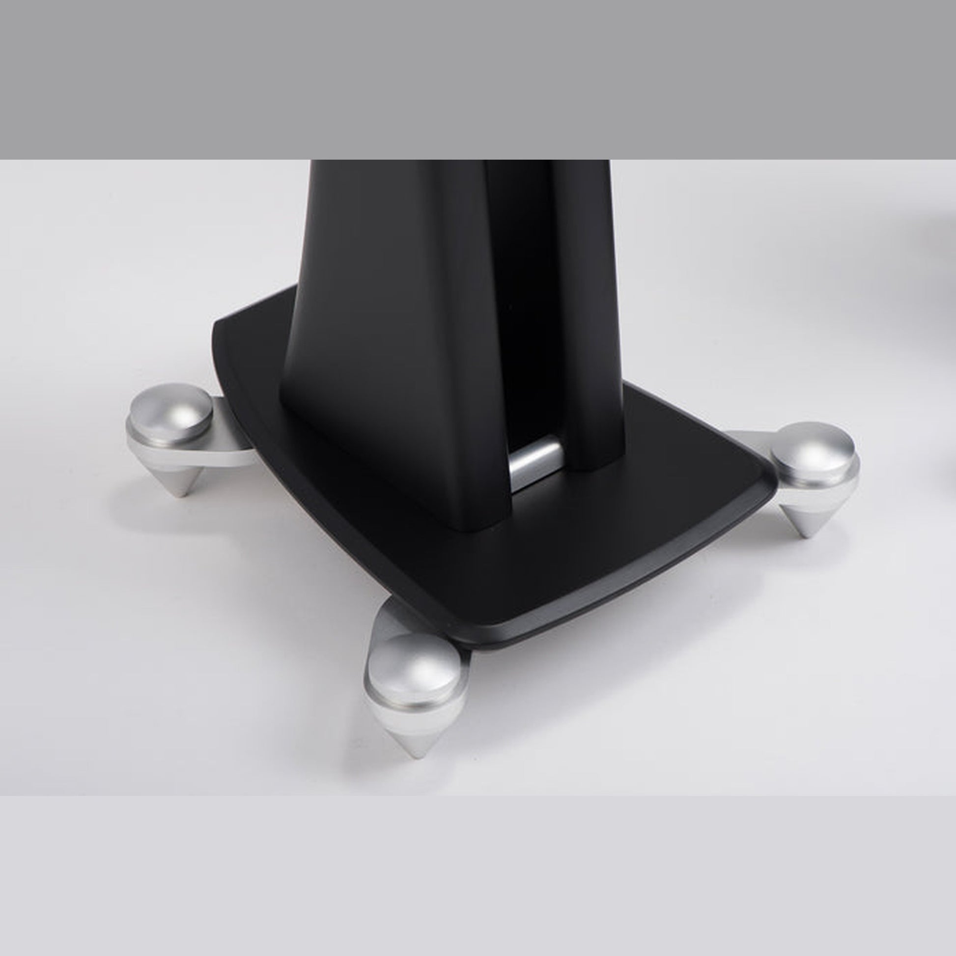 Scansonic HD Twin Stand Lautsprecher-Ständer Detailansicht Bodenplatte mit Spikes